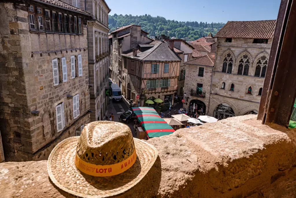 Réserver un camping à Figeac - Campings dans le Lot - Marché - L. BEL